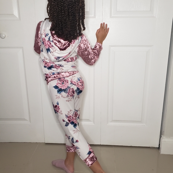 Velvet Floral hooded top with joggers - Picture 3 of 6